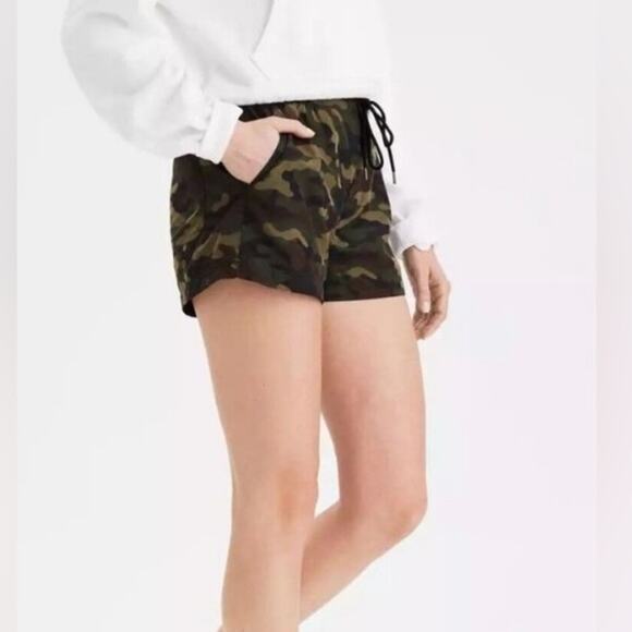 American Eagle Women’s Nylon Camo Shorts with Drawstring NEW Size Large - Picture 1 of 7